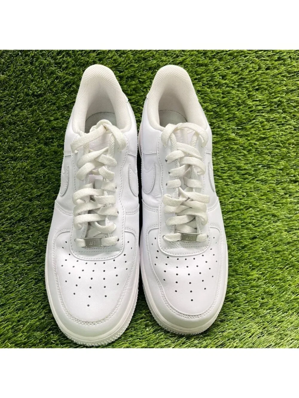 Nike Air Force 1 '07 Low Mens Size 10.5 White Athletic Lifestyle Shoes Sneakers